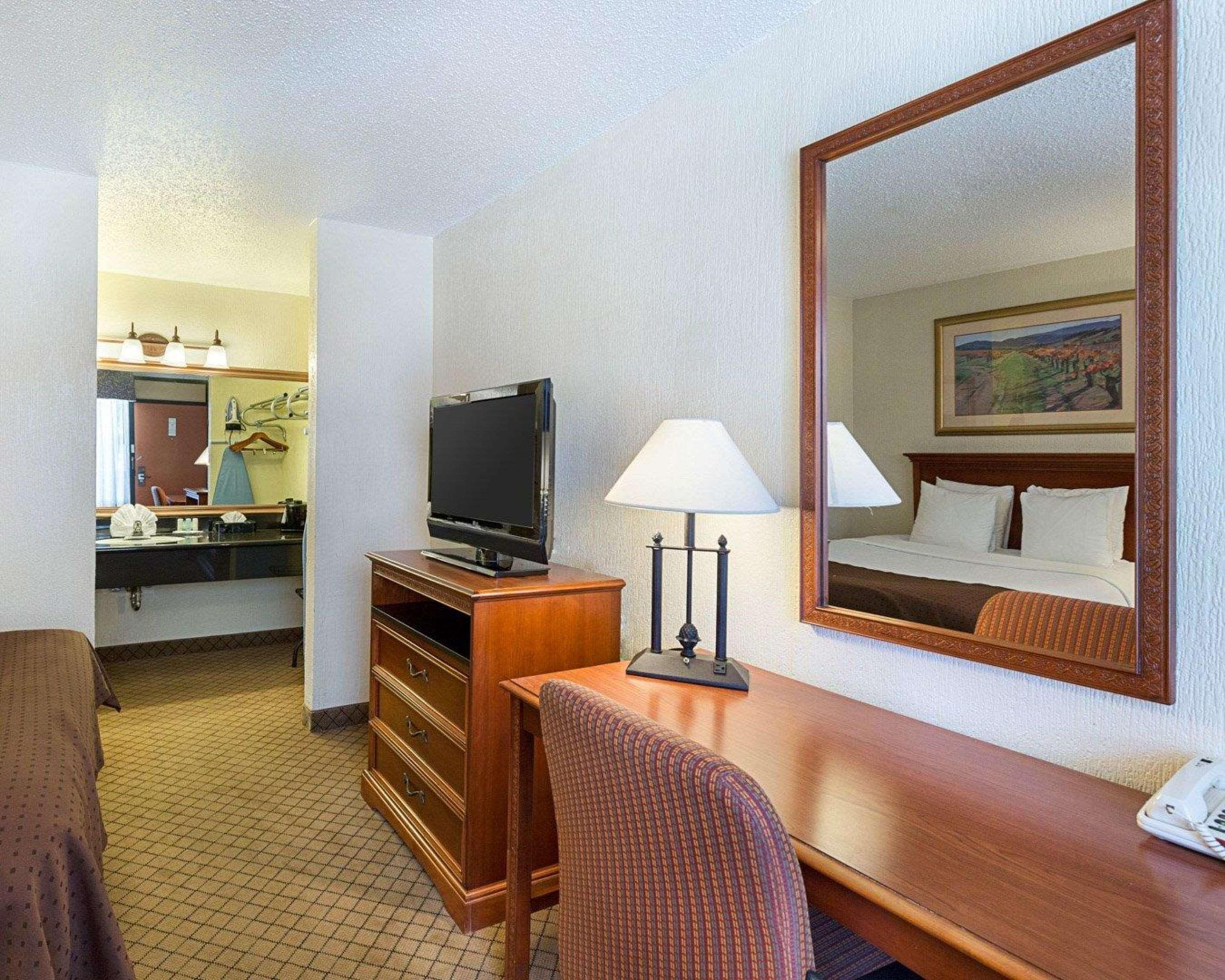 Greentree Hotel & Extended Stay I-10 Fwy Houston, Channelview, Baytown Екстер'єр фото